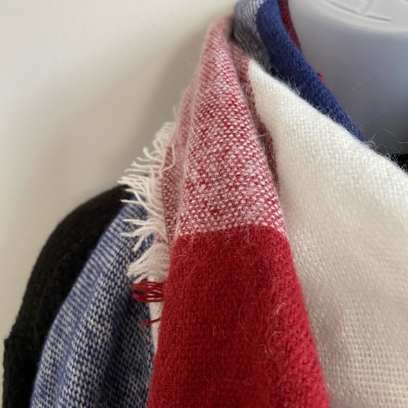 Tartan Triangle Scarf - Picture 6 of 8